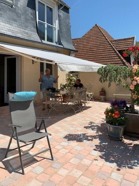 Appartement terrasse face mer Villerville Exterior foto